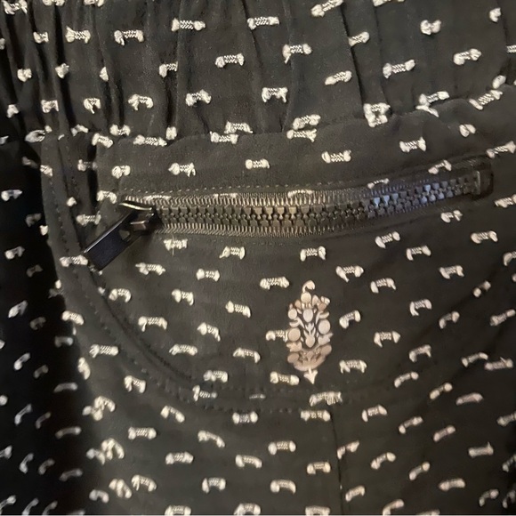 Free People Movement Jog It Off Romper Black Dash AOP Pocket Women's Sz S B34 - Picture 7 of 8